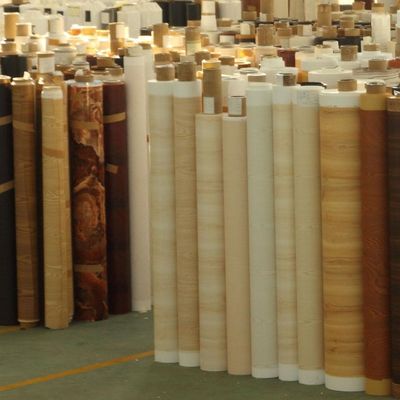 Qualität  Jiangsu non self adhesive bergli embossed wood grain design pvc interior decorative film roll for doors usine
